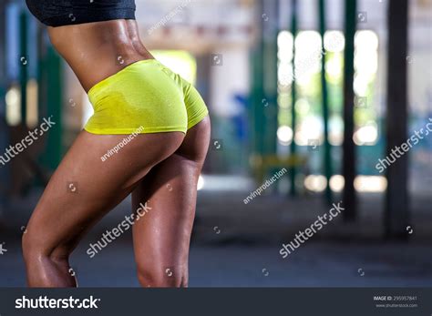 Sexy Fitness Ass 스톡 사진 지금 편집 295957841