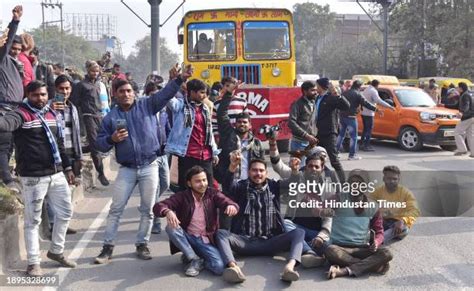 India Truck Drivers Photos And Premium High Res Pictures Getty Images