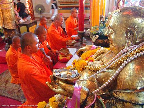 พระพทธรป monks and gilded buddha statue สโขทย sukhothai thailand