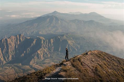 Tentang Gunung Inerie Yang Punya Jalur Pendakian Sulit Superlive