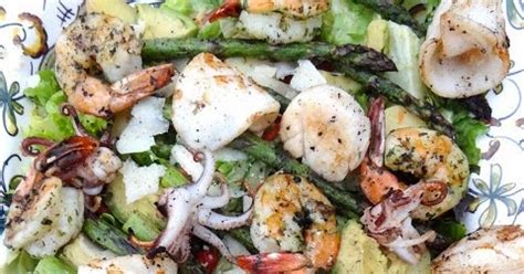 Scrumpdillyicious: Grilled Seafood Salad