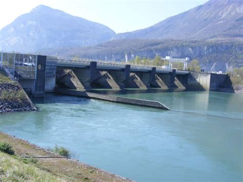 Plong E Dans Les Entrailles Du Barrage Hydro Lectrique De Saint Gr Ve