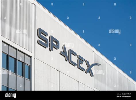 The SpaceX headquarters facility in Hawthorne, California Stock Photo ...