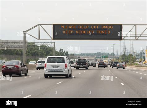 Highway 401 electronic variable message highway sign Toronto, Ontario ...