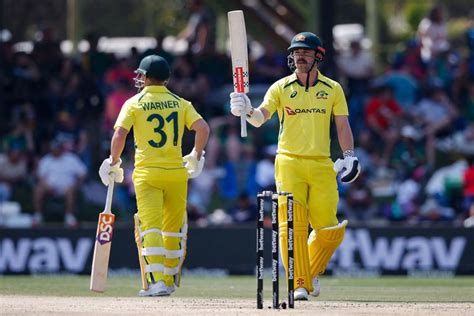 Kusal Mendis celebrates his half-century | ESPNcricinfo.com