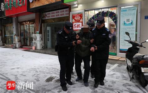 雪天路滑八旬老人不慎摔倒，民警及时赶到驱车送医救治 救助 天气 家属