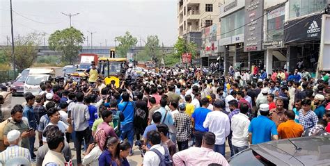 Protests Erupt As Bulldozers Roll Into Delhi S Shaheen Bagh Return