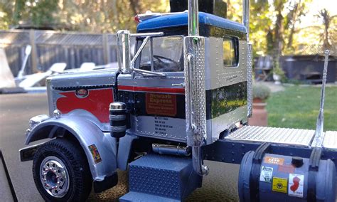 Peterbilt 359 California Hauler Conventional Tractor Plastic Model