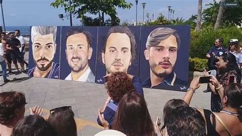 Un Murale Dedicato Alle Vittime Di Torre Del Greco Del Ponte Morandi