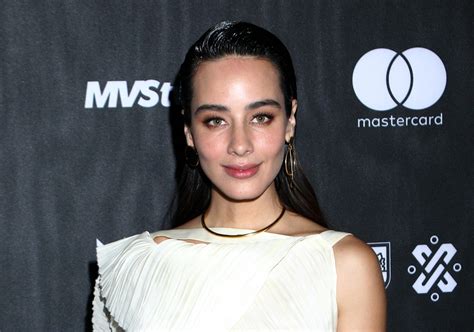 Esmeralda Pimentel dejó a la vista su cinturita en un llamativo look de