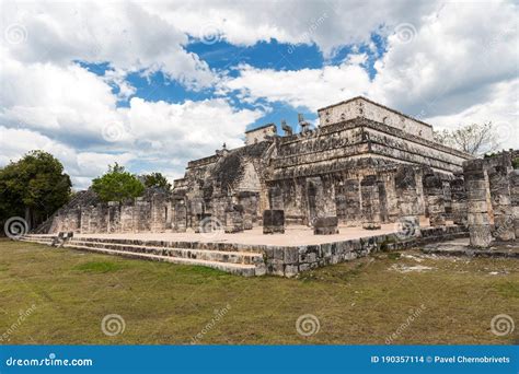 Temple of Warriors in Chichen Itza Stock Photo - Image of historic ...