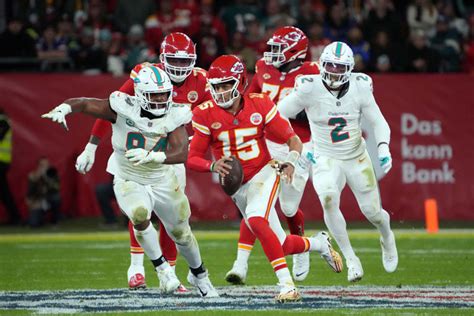 Fans Irate About Chiefs Dolphins Nfl Playoff Game Being Only On Nbcs Peacock