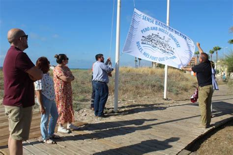 Nules Alza Su Bandera Reivindicativa En La Playa Les Marines Tras El