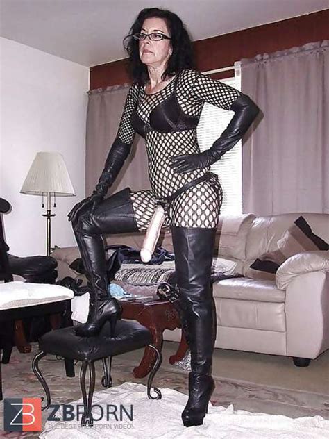 Female Dom Strapon Posing ZB Porn