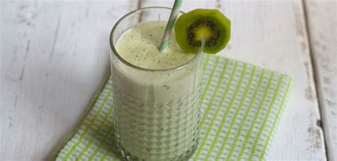 Smoothie Met Banaan En Kiwi Kiwi Smoothie Smoothie Aardbei Smoothie