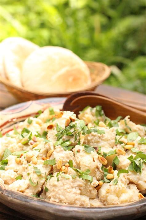 Un Peu Gay Dans Les Coings Salade De Chou Fleur En Sauce Aux Anchois Et Pignons De Pin