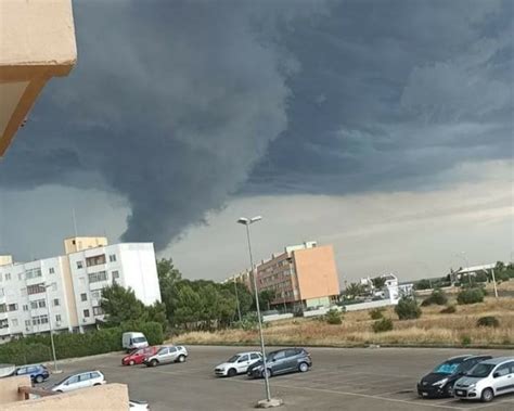 Maltempo In Puglia Almeno Due Tornado Nel Salento Strage Sfiorata A