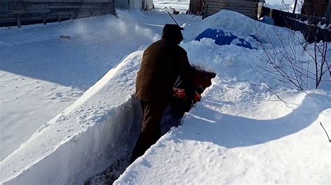 УБОРКА СНЕГА СНЕГОУБОРЩИКОМ . - YouTube