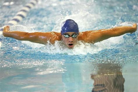 Gay Freshman College Swimmer Quickly Made His Mark On Team Outsports