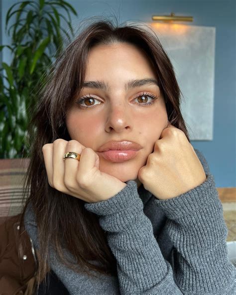 Emily Ratajkowski Fans Think She Looks Just Like Kendall Jenner In