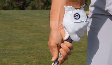 How To Hold A Golf Club The Ultimate Beginners Guide