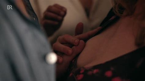 Nude Video Celebs Aglaia Szyszkowitz Sexy Caroline Peters Sexy Seitensprung Mit Freunden 2016