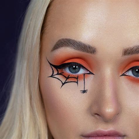 Diese Halloween Augen Make Ups Mit Eyeliner Erobern Instagram Halloween Make Up Looks