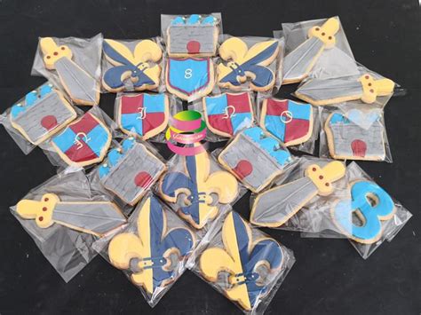 Knight Cookies Decorated Cookie By Ruth Gatoandcake Cakesdecor