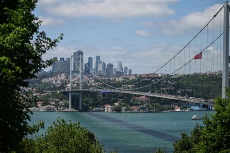 Şampiyonlar Ligi bayrakları İstanbul Boğazı nda Son Dakika Haberleri