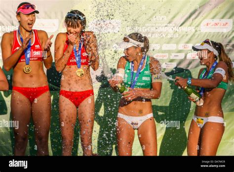 7 Hot Sexy Chen Zhong Bikini Pics