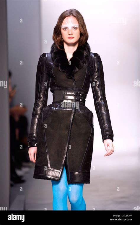 Balenciaga Paris Ready To Wear Autumn Winter Model Lisa Cant Brunette