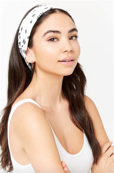 Girl With A White Bandana Headband Ways To Style A Bandana Hair