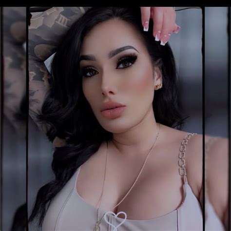 Model Babe Threads Say More