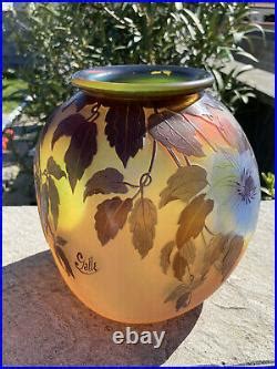 Emile Gallé vase boule Art Nouveau en verre multicouche dégagé à l