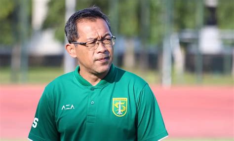 Usai Kalah Dari Persikabo Pelatih Persebaya Aji Santoso Dipecat