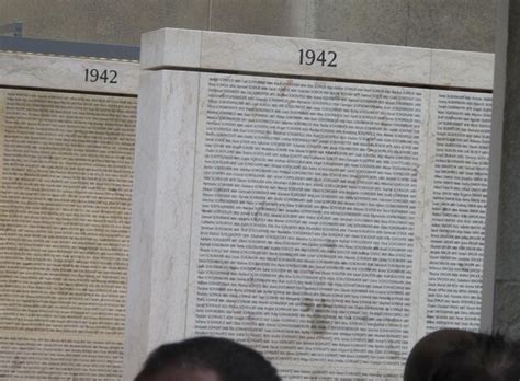 Mémorial de la Shoah le Marais a retrouvé le Mur des noms Le Parisien