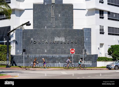 Fontainebleau Hotel High Resolution Stock Photography And Images Alamy