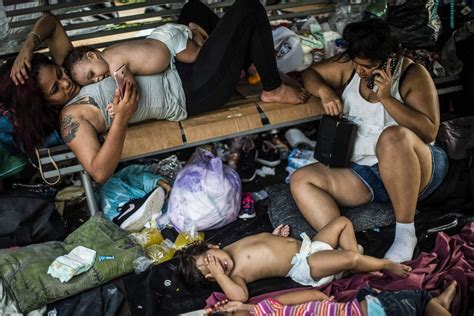 Stretching For Miles 7 000 Strong Migrant Caravan Treks Through