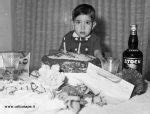 Ustica anni 60 bambino festeggia il secondo compleanno chi è