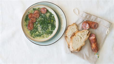 Aprenda A Fazer A Receita De Caldo Verde Uma Sopa Portuguesa Deliciosa