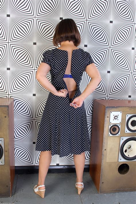 Immoral Amateur Milf Jamie Ray Strips And Poses On A Big Speaker