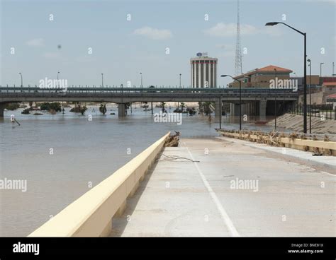 Rio Grande River Laredo Texas Crossing The Rio Grande In Laredo