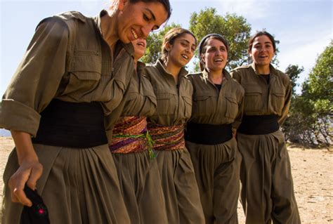 Fotogaler A Mujeres Combatientes Kurdas Kurdistan America Latina