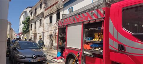 Bombeiros combateram incêndio em casa devoluta em Sines Rádio Sines