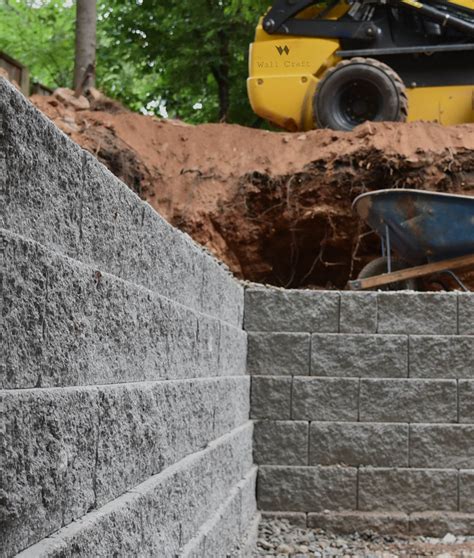 Interlocking Concrete Block Retaining Wall