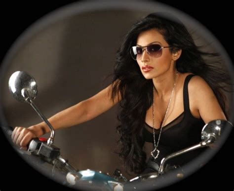 Asha Shaini Hot Sexy Gallery