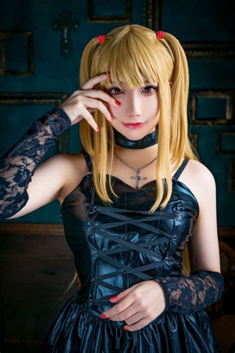 Death Note Misa Amane En Un Cautivador Y Gótico Cosplay Universo