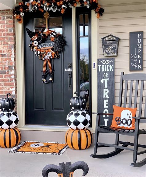 20 Spooky Halloween Porch Decor Ideas To Impress Your Guests Astrapearl