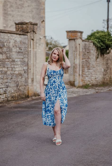 Blue Floral Midi Dress Outfit – Summer Dress Inspiration – FORD LA FEMME