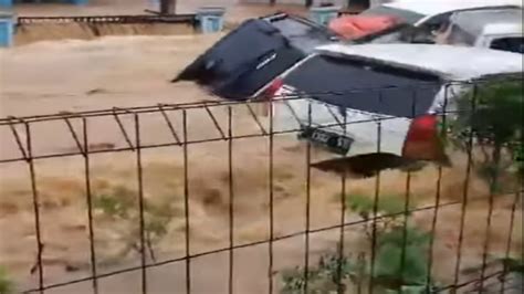 Banjir Hebat Di Sukabumi Rendam Rumah Dan Hanyutkan Mobil BNPB Hujan